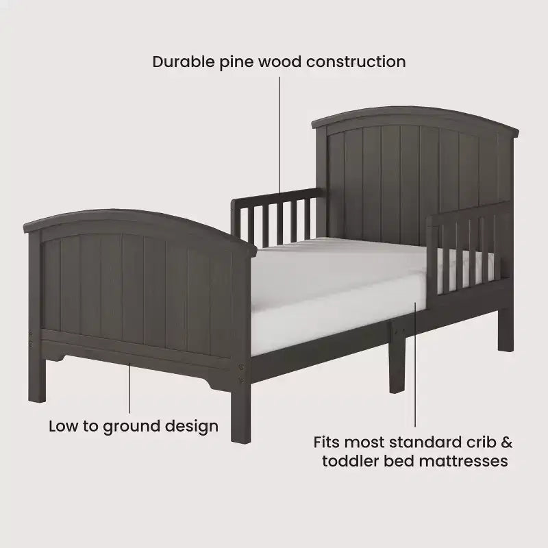 Lit pour tout-petit avec barreaux en arche, bas au sol, en pin