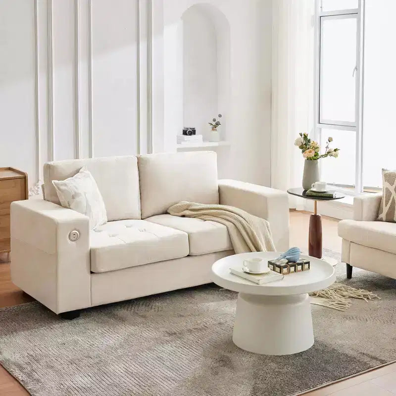 Canapé deux places en chenille avec accoudoirs larges et coussins amovibles