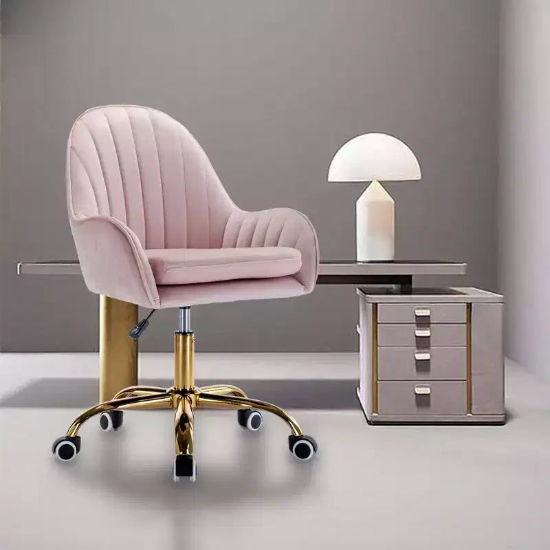 Fauteuil de bureau en velours, jolie chaise de bureau avec piètement en métal doré, chaise coiffeuse pour salon, boudoir, bureau, rose
