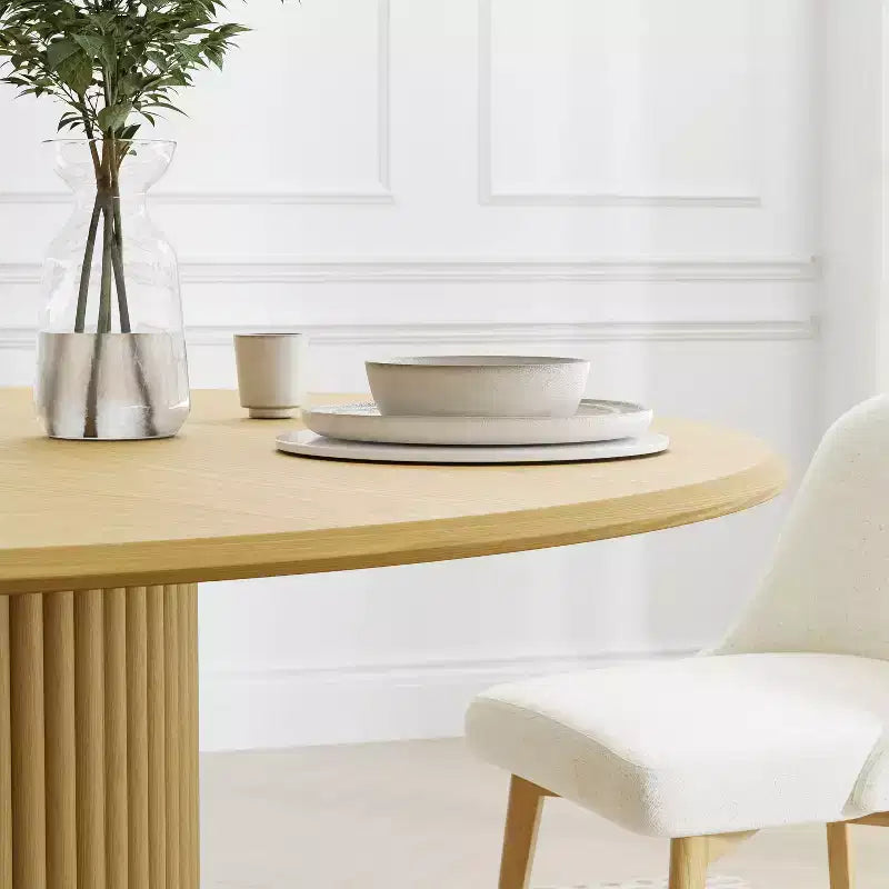 Table à manger ronde en bois de 52 po avec piétement fuselé cannelé, 6 places